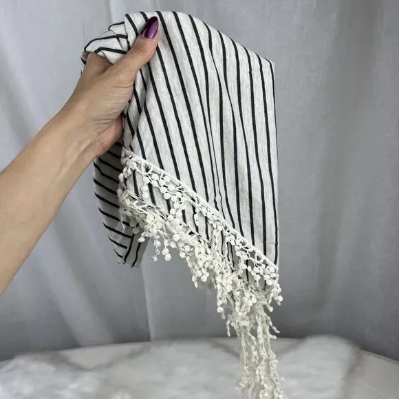 ⚓️ NWOT Oatmeal Black Striped Triangle Bandanna Scarf Lace Fringe Forever 21 OS - Picture 13 of 16